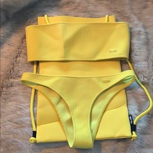 Triangl Twinnie in Lemon